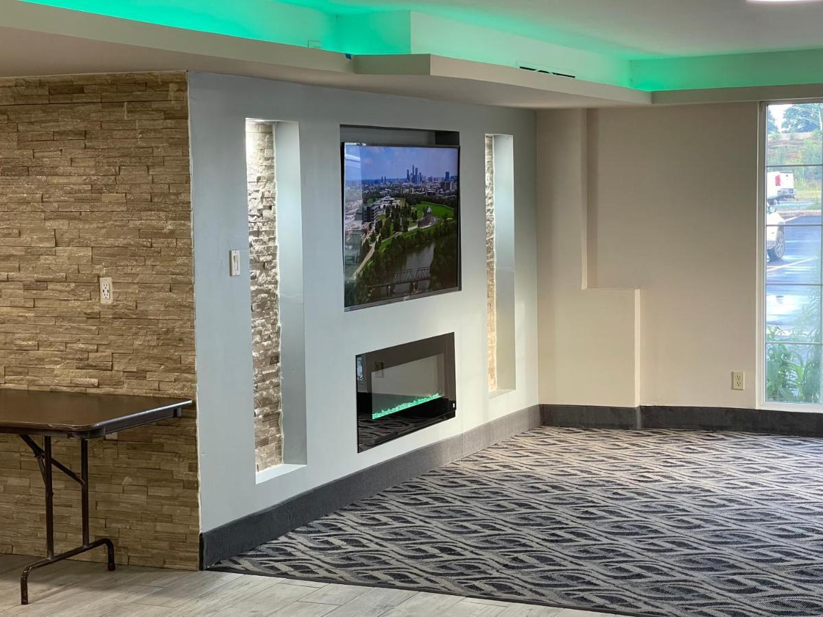 La Quinta Inn By Wyndham Indianapolis Airport Lynhurst Exterior photo