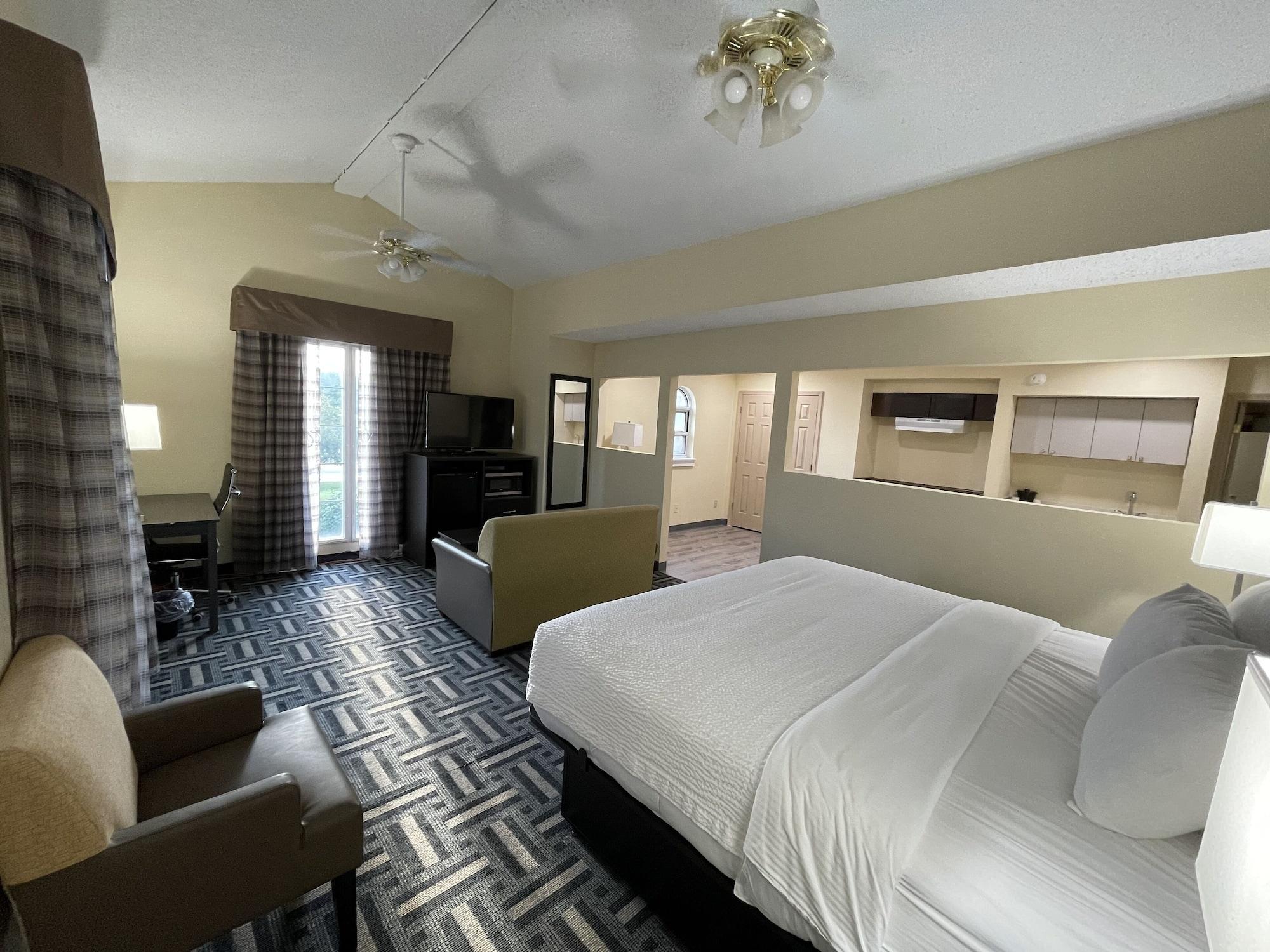 La Quinta Inn By Wyndham Indianapolis Airport Lynhurst Exterior photo