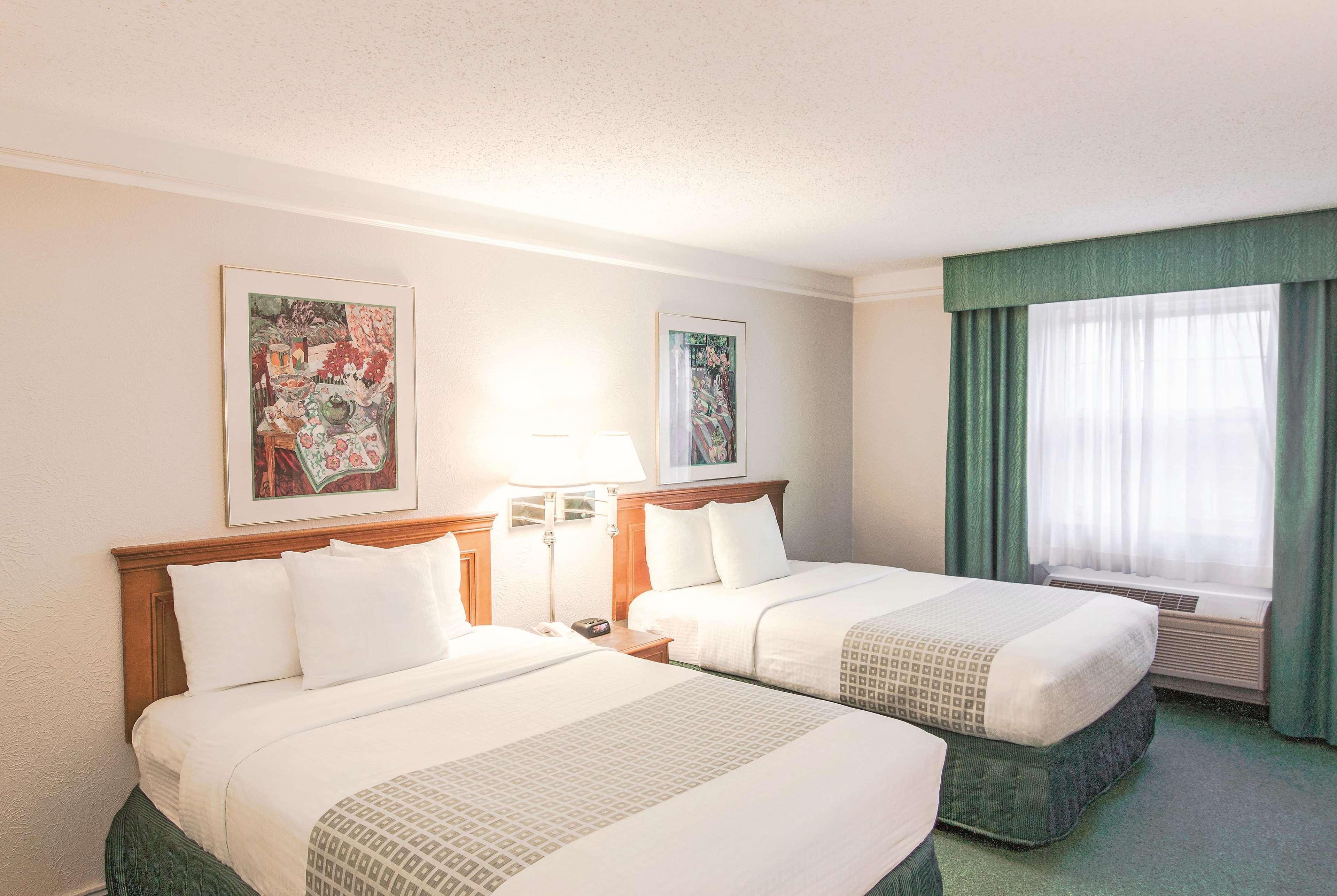 La Quinta Inn By Wyndham Indianapolis Airport Lynhurst Exterior photo