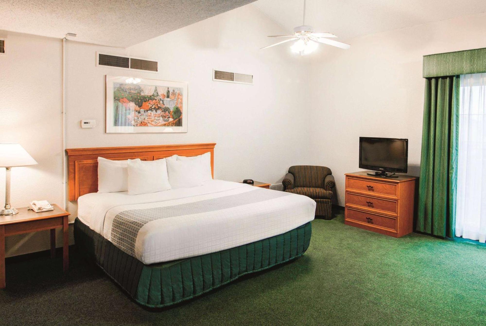 La Quinta Inn By Wyndham Indianapolis Airport Lynhurst Exterior photo